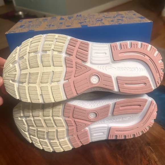 Brooks Ghost 16 Women’s 10.5 - Picture 2 of 6